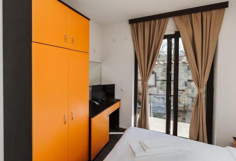 غرفة قياسية ثلاثية, Zlatograd 2 Iosifova Guest House