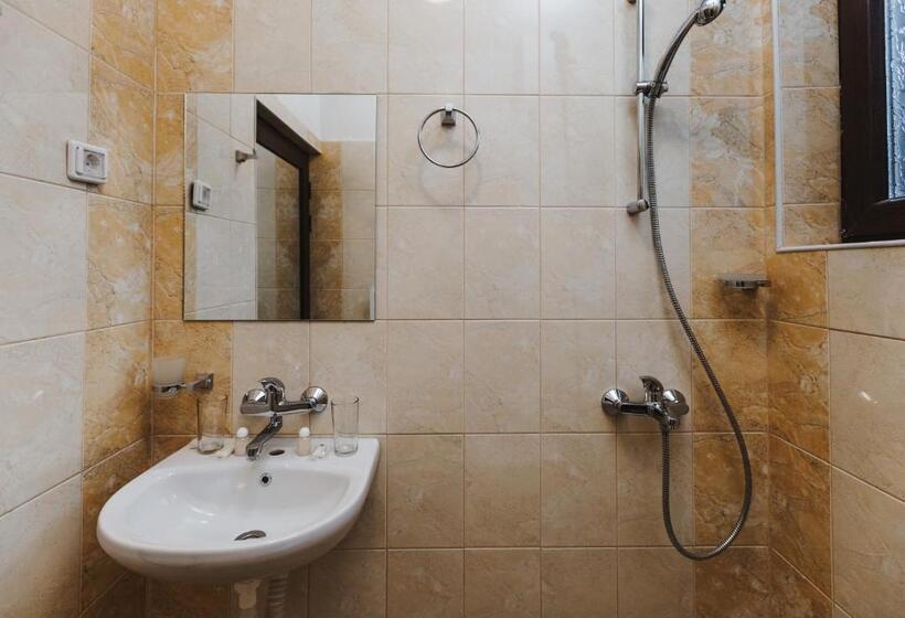 غرفة قياسية ثلاثية, Zlatograd 2 Iosifova Guest House