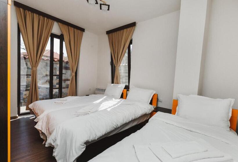 غرفة قياسية ثلاثية, Zlatograd 2 Iosifova Guest House