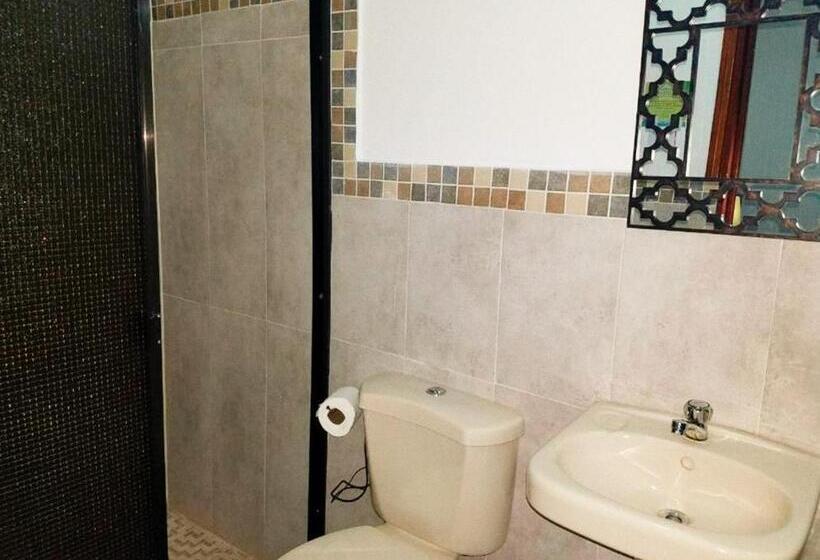 اتاق لوکس, Hostal Las Puertas