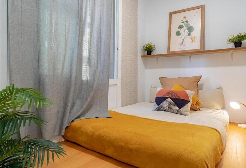 اتاق اکونومی, The Urban Jungle Hostel