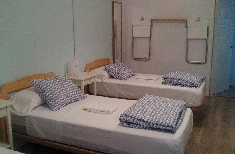 اتاق چهار تخته با دستشویی مشترک, Pensión Cádiz