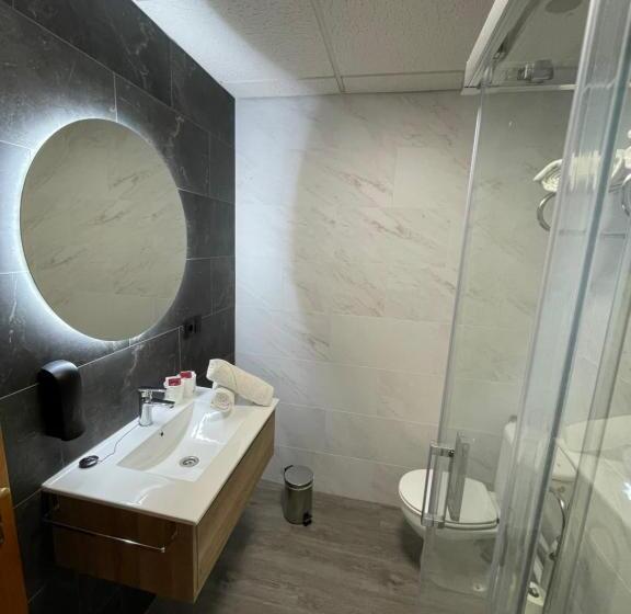 스탠다드 트리플 룸, Hostal Calderón De La Barca