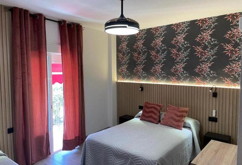 스탠다드 트리플 룸, Hostal Calderón De La Barca