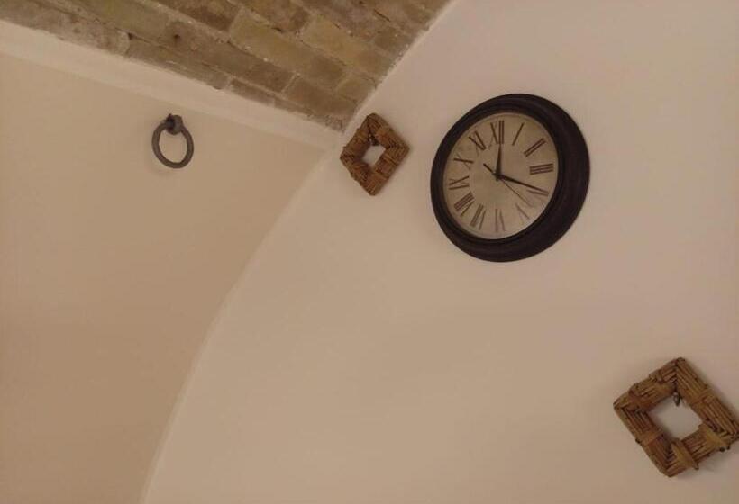 Семейный Номер, Residenza L'orologio