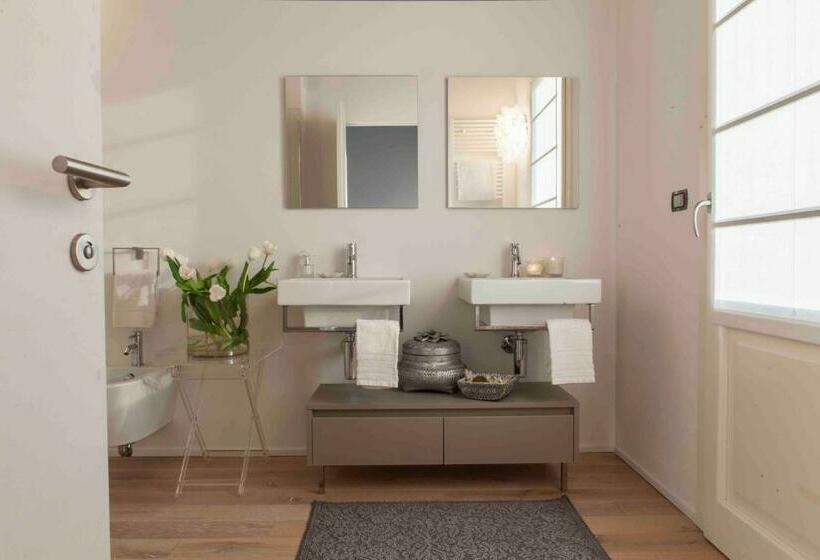 سوییت جونیور با بالکن, Zuani Casa
