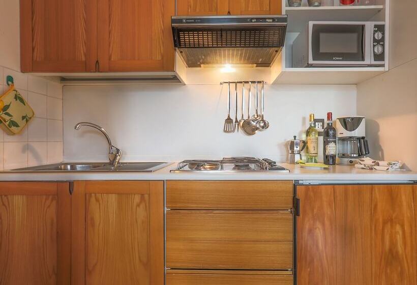 استودیوی استاندارد, Residence Il Cedro