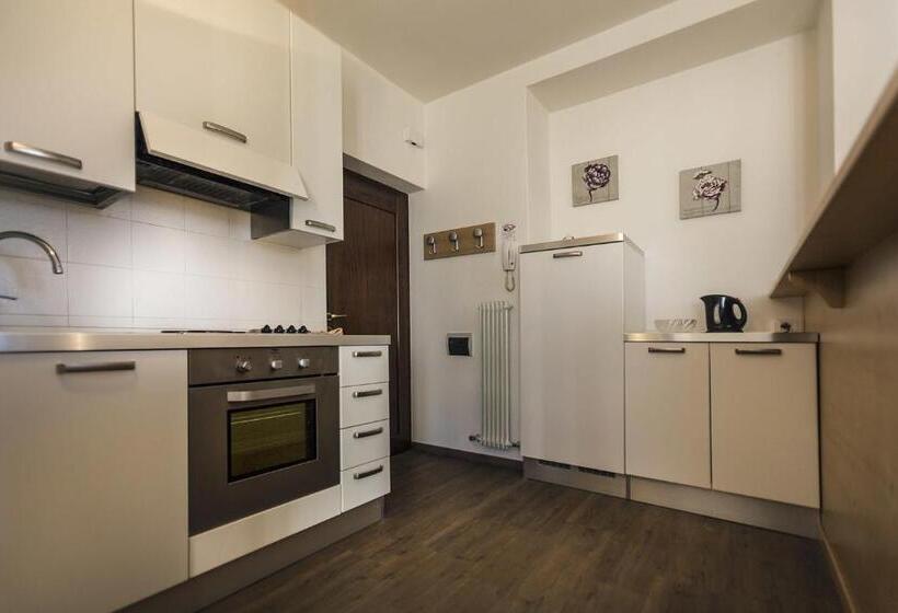 ベーシックワンルーム, Le Servite Apartments