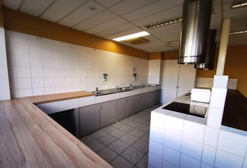 Номер Стандарт Трехместный, Paris Par Trains, Area, Studios Avec Salle De Bain Et Kitchenette Privées, Ou, Chambres Avec Salles