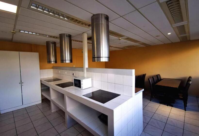 Номер Стандарт, Paris Par Trains, Area, Studios Avec Salle De Bain Et Kitchenette Privées, Ou, Chambres Avec Salles