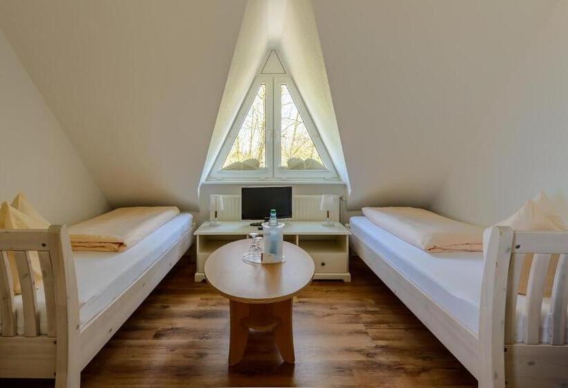 Номер Стандарт с Балконом, Landhaus Nienhagen