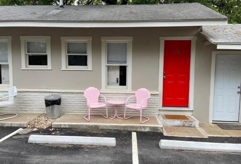 Люкс Повышенной Комфортности, Frederick Motel