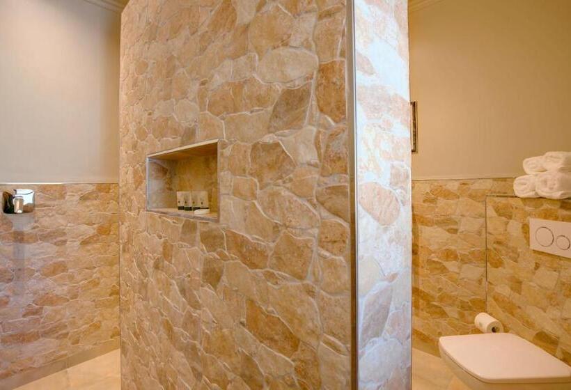 اتاق لوکس خانوادگی, Amour Guest House