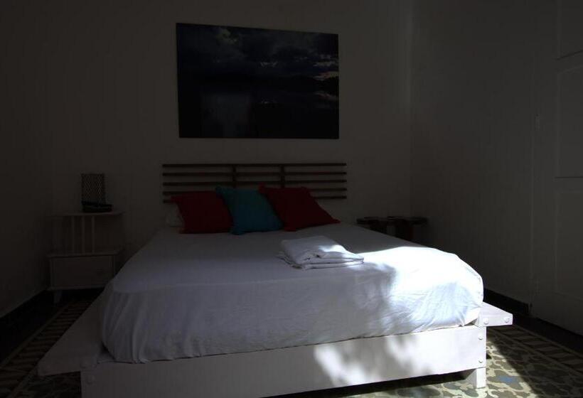 اتاق لوکس, La Puerta Roja Guest House