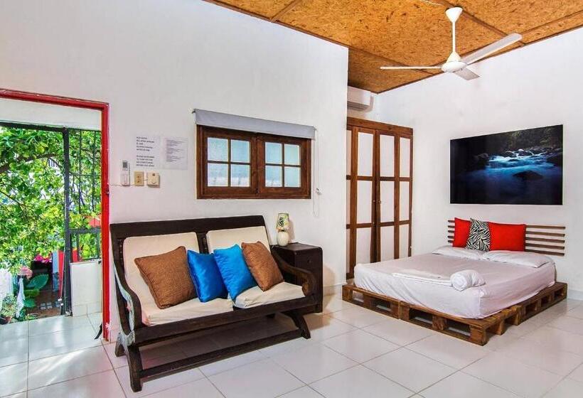استودیوی استاندارد, La Puerta Roja Guest House