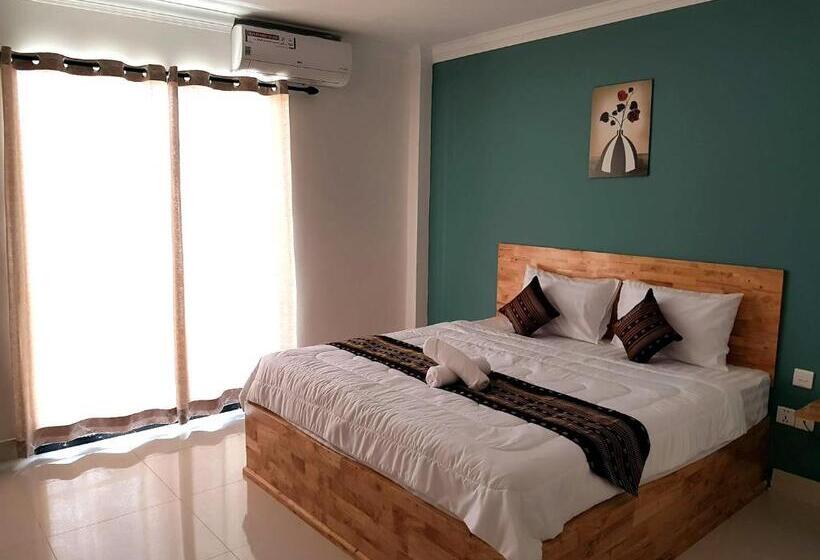 带阳台的豪华间, Lucky Hostel