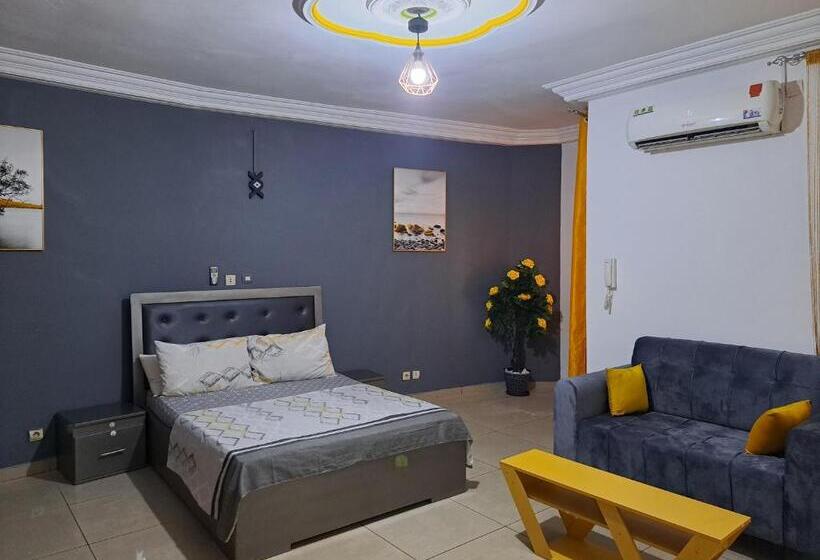 استودیوی استاندارد, Rev Residence