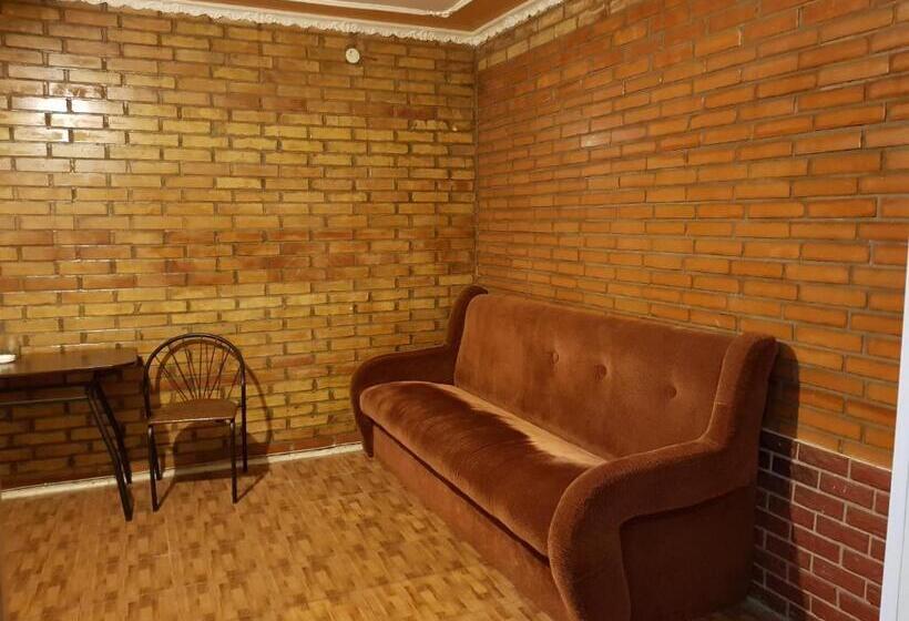 اتاق اکونومی, Mini Hotel Leila