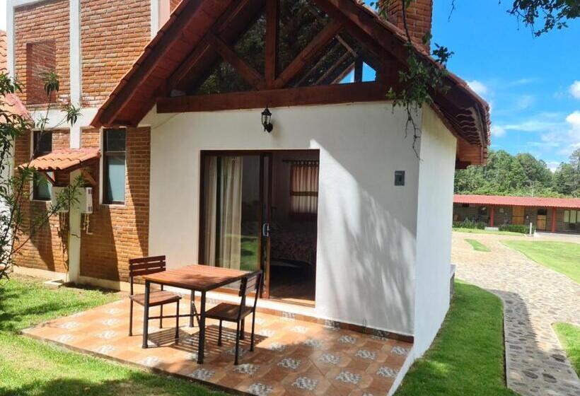 小室, Finca Los Angeles Hospederia & Sociales