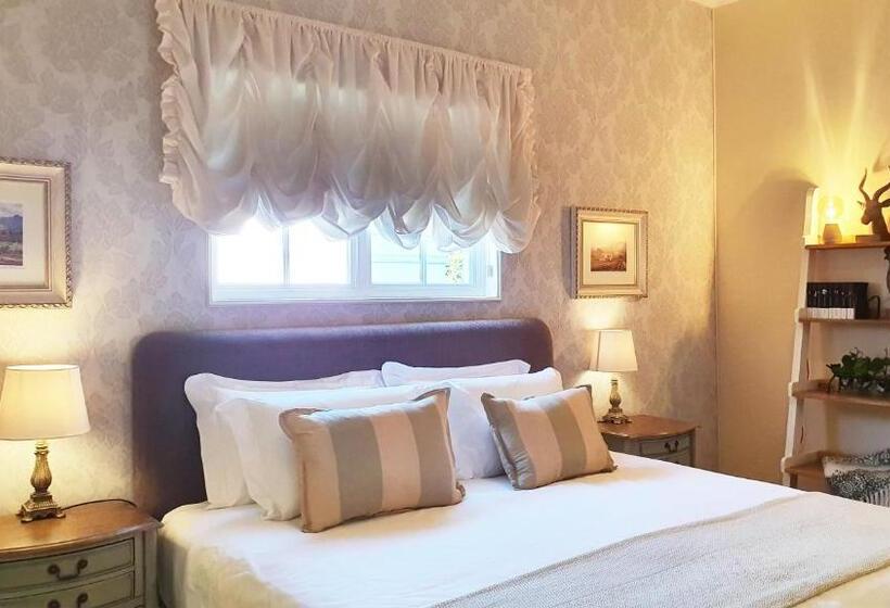 Люкс Deluxe Кровать Кинг, Villa Adalbert Guesthouse