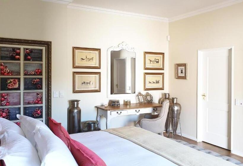 Люкс Повышенной Комфортности, Villa Adalbert Guesthouse