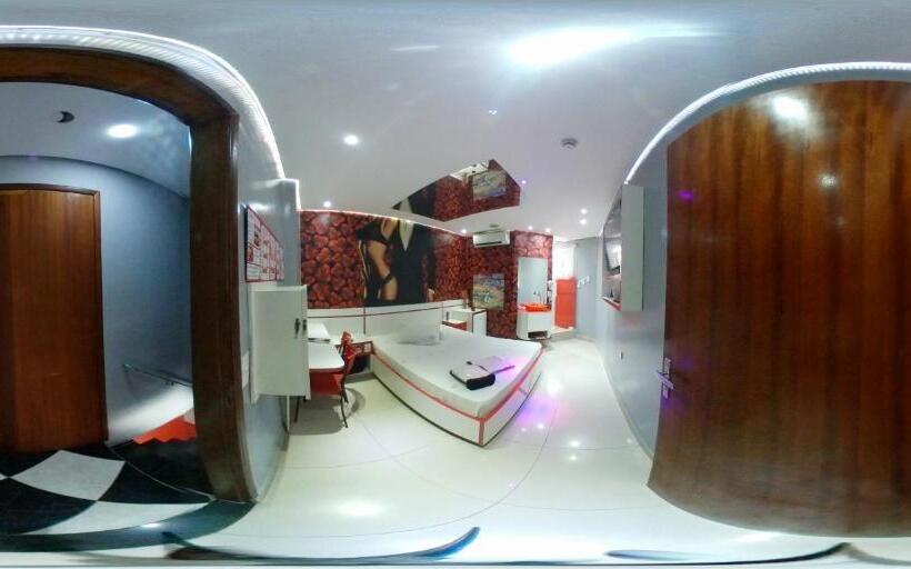 Quarto Deluxe, Motel Fest