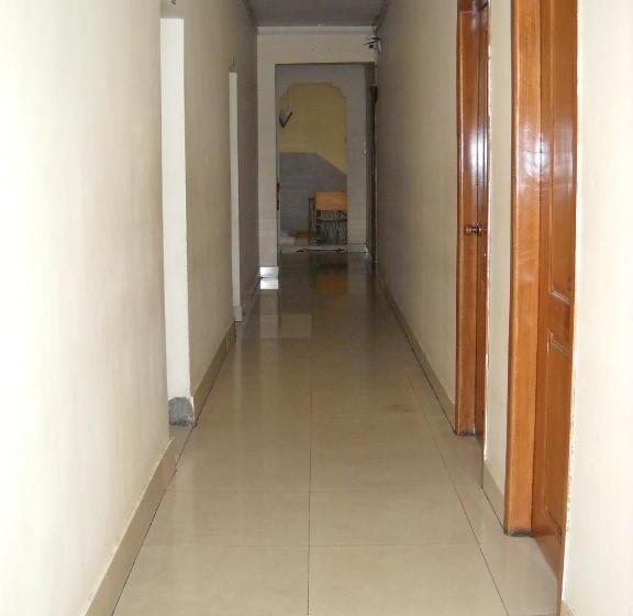 اتاق استاندارد, Capitol One