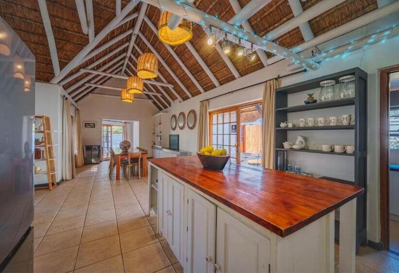 Апартаменты 2 Спальни, Cottage On College
