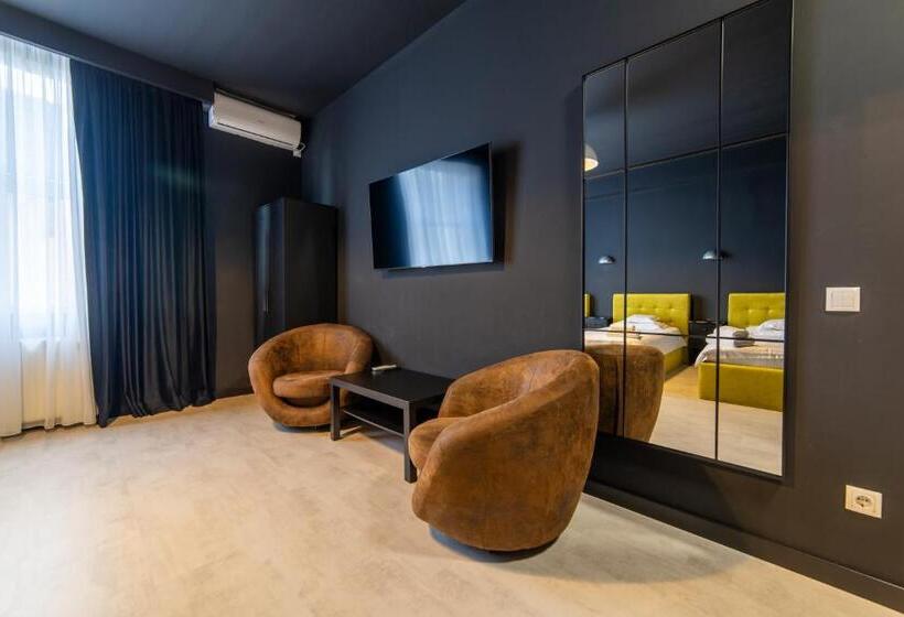 Quarto Triplo Estandar, Zero