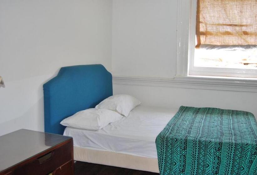 اتاق استاندارد سه نفره, Mobay Kotch   Hostel