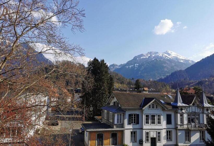 חדר סטנדרטי לארבעה עם חדר אמבטיה משותף, Interlaken Marco Hostel