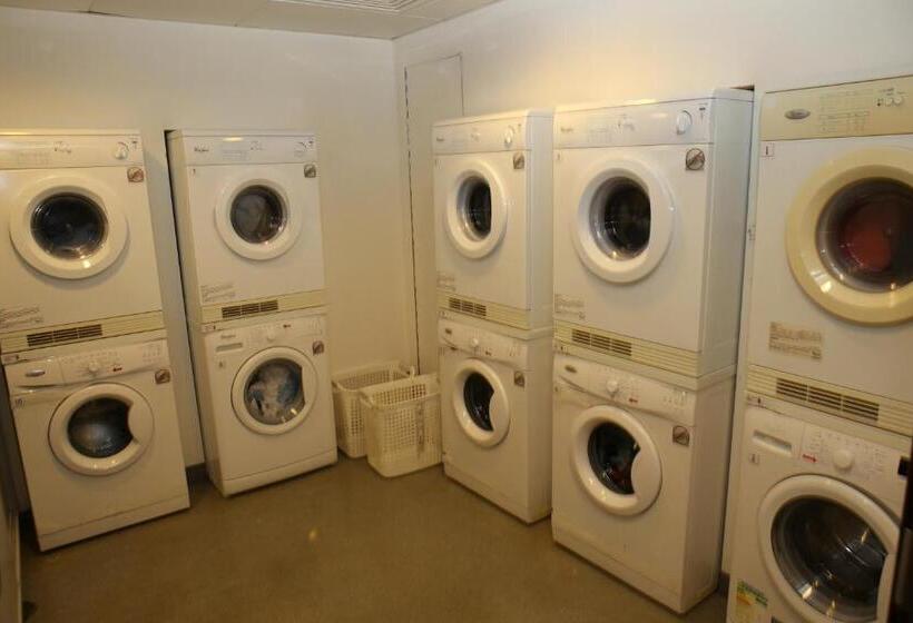 استودیوی استاندارد, 218 Apartment