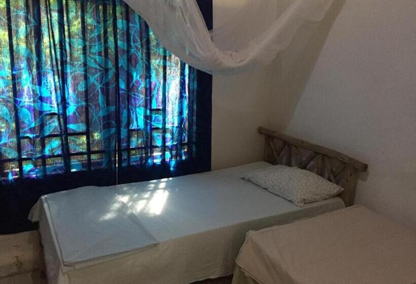 اتاق اکونومی, Eazy's Place