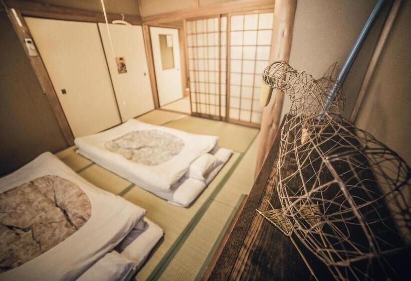 패밀리 룸 공용 욕실, Nostalgic Guesthouse For 1 To 3 Females Or A Group Of 4 People Or More