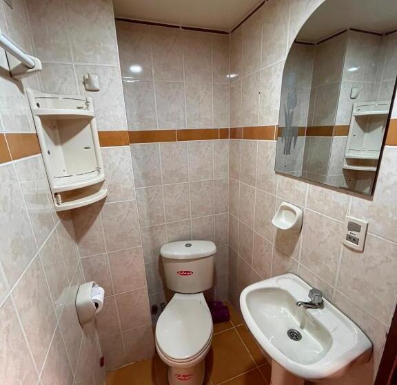 اتاق اکونومی, Hostal Iskanwaya