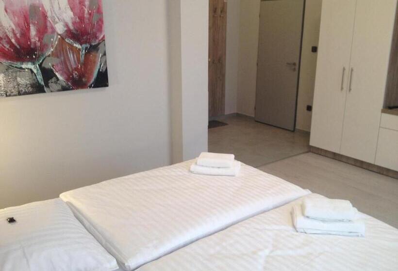 Номер Стандарт, Pension Phoenix