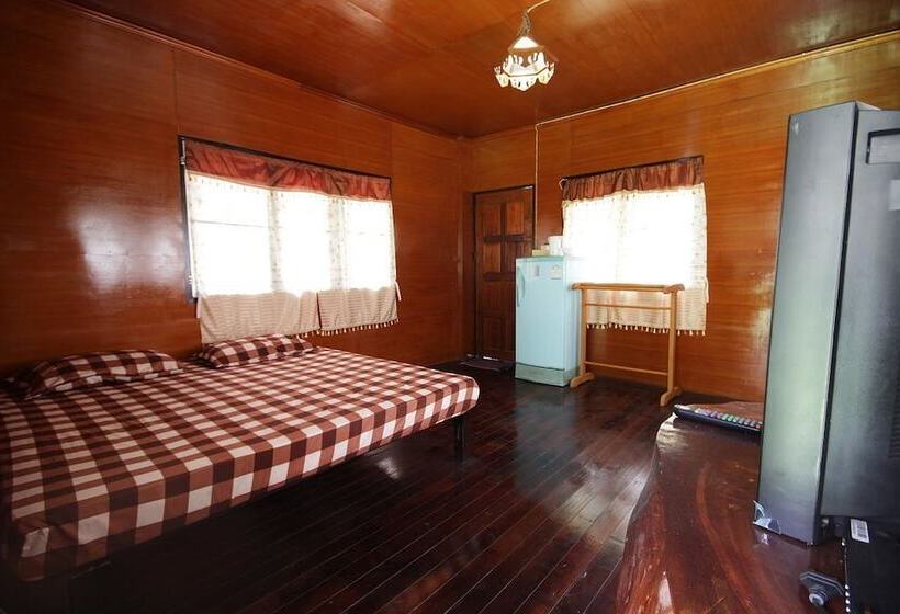 Standard bungalow river view, Chatfah Resort
