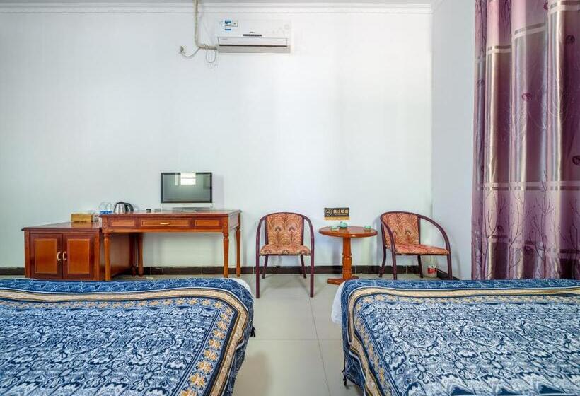 غرفة قياسية ثلاثية, Dunhuang Hu Yang Inn