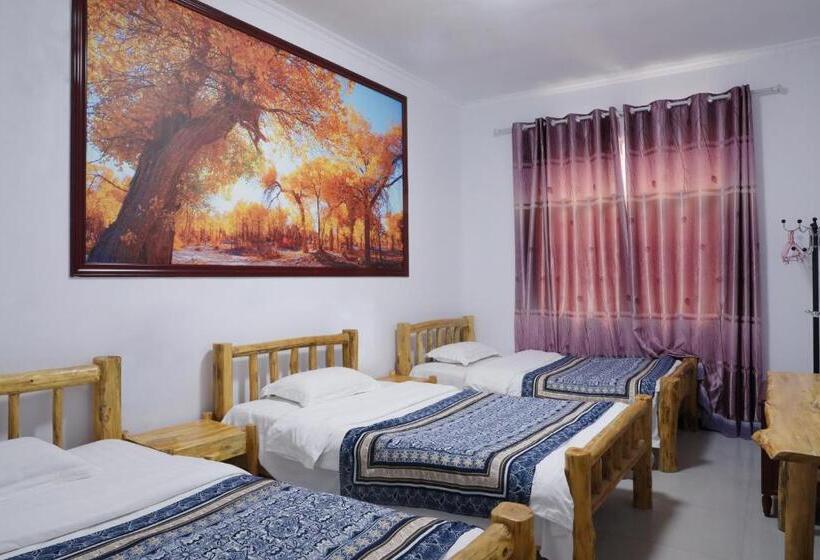 غرفة قياسية ثلاثية, Dunhuang Hu Yang Inn
