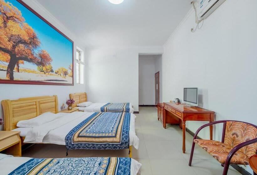 غرفة قياسية ثلاثية, Dunhuang Hu Yang Inn