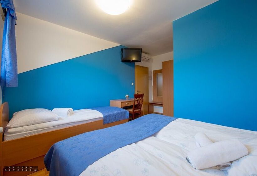 اتاق کلاسیک سه تخته, Guesthouse Kolesar