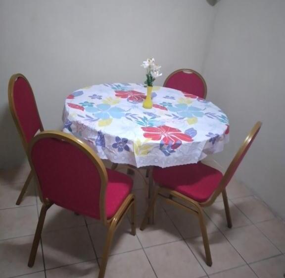 اتاق استاندارد چهار تخته, Hilltop View Guesthouse