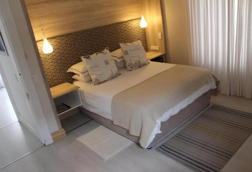 اتاق لوکس خانوادگی, Windfall Plett