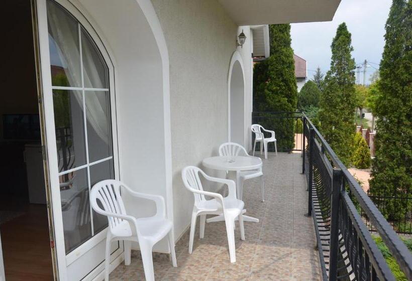 اتاق استاندارد با بالکن, Villa Ladver