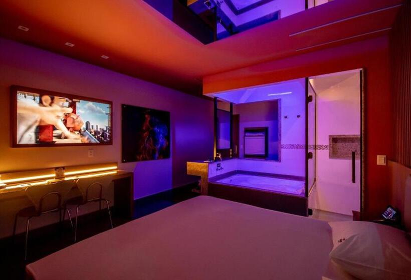 اتاق لوکس با وان آب گرم, Motel Belle