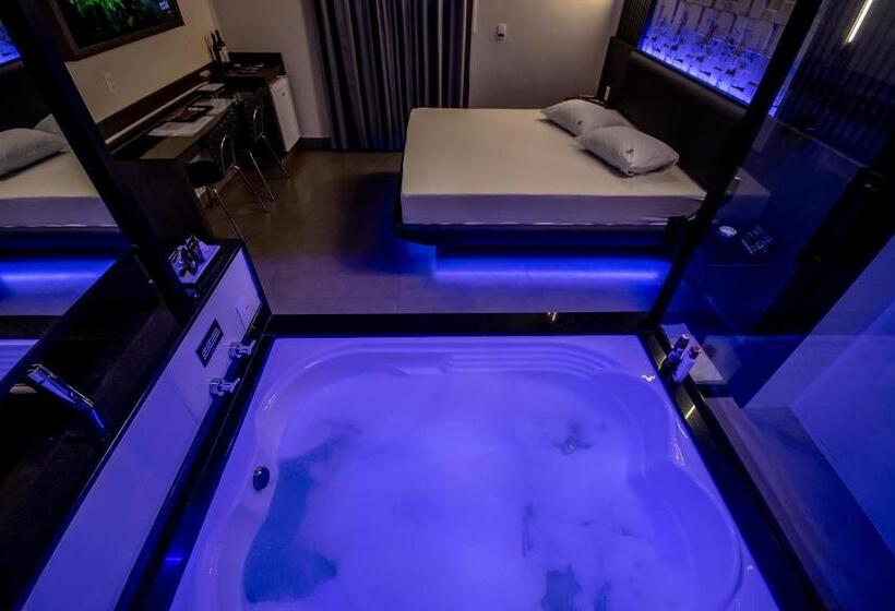 اتاق لوکس با وان آب گرم, Motel Belle
