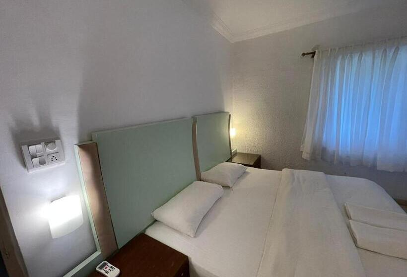 ویلای 3 خوابه با چشم‌انداز استخر, Casa Legend Villa & Apartments Arpora   Baga   Goa