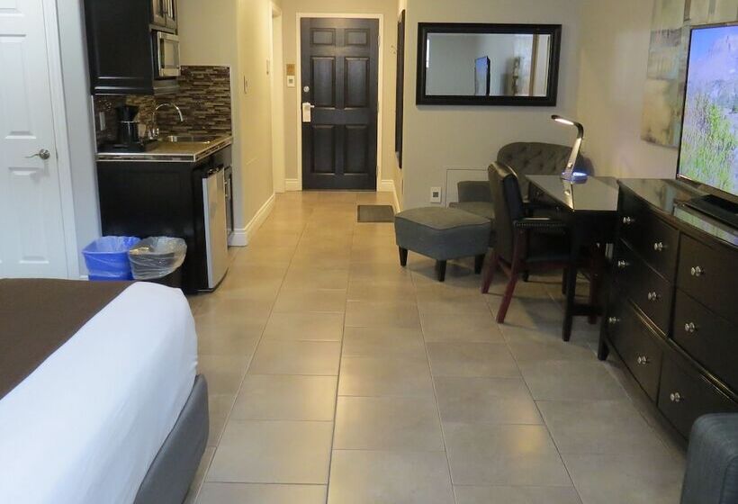 Полулюкс, Dockside Suites
