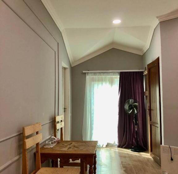 共用房间的床, Guest House Anahit Ijevan