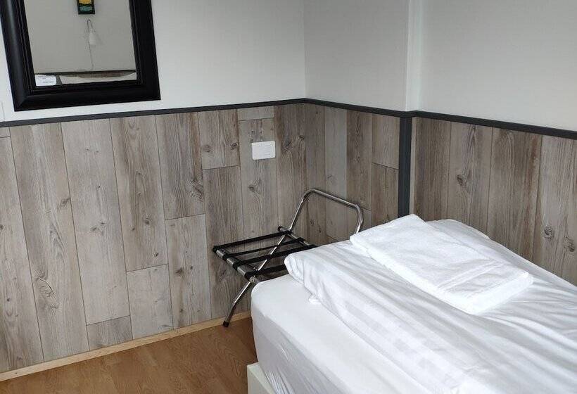 اتاق استاندارد با سرویس بهداشتی مشترک, Laugar Guesthouse